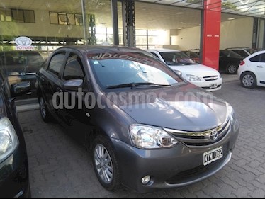 foto Toyota Etios Sedán XLS usado (2014) color Gris Oscuro precio $305.000