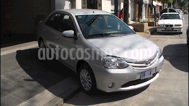 foto Toyota Etios Sedán XLS usado (2015) color Gris Plata precio $389.900