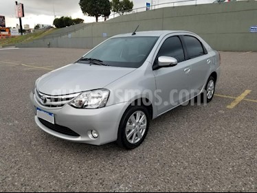 foto Toyota Etios Sedán XLS usado (2017) color Gris Claro precio $450.000