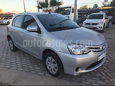 foto Toyota Etios Sedán XS 2016/17 usado (2017) color Gris Claro precio $415.000