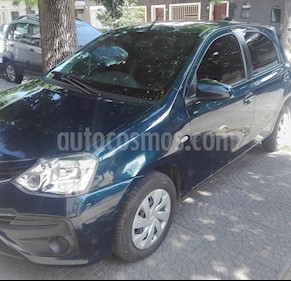 foto Toyota Etios Sedán XS usado (2018) color Azul precio u$s8.000