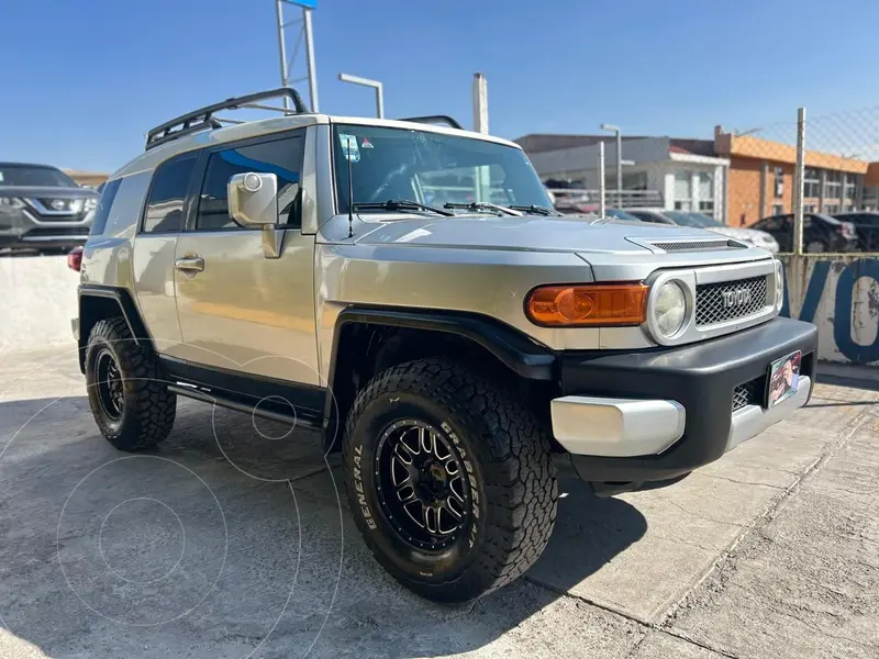 Foto Toyota FJ Cruiser Premium usado (2008) color plateado precio $312,000