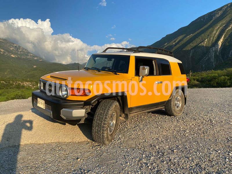 Toyota FJ Cruiser Premium usado (2008) color Amarillo precio $289,900