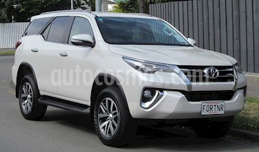 Foto venta carro usado Toyota Fortuner 4.0L Aut 4x4 (2016) color Blanco Nieve precio BoF820.000
