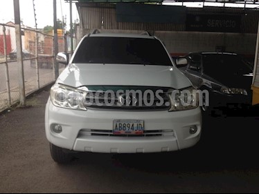 Foto venta carro usado Toyota Fortuner 4.0L Aut 4x4 (2010) color Blanco Nieve precio u$s14.500