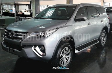 Foto venta carro usado Toyota Fortuner 4.0L Aut 4x4 (2018) color Plata precio BoF52.000.000
