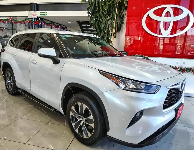 Foto Toyota Highlander HEV XLE usado (2023) color Blanco financiado en mensualidades(enganche $312,664 mensualidades desde $13,432)