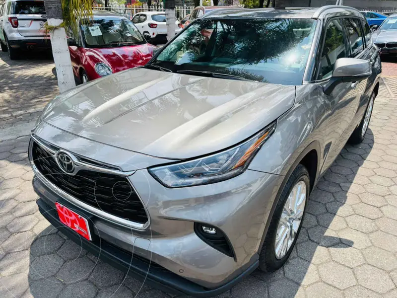 Foto Toyota Highlander HEV Limited usado (2026) color Gris financiado en mensualidades(enganche $265,256 mensualidades desde $23,561)