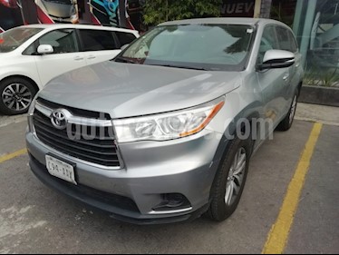 Foto venta Auto Seminuevo Toyota Highlander LE (2015) color Plata precio $300,000