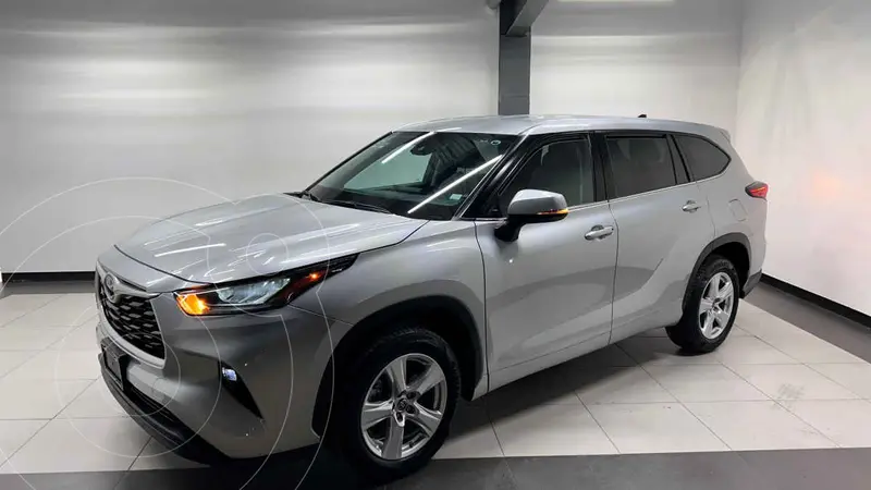 Foto Toyota Highlander LE usado (2022) color Plata financiado en mensualidades(enganche $143,000 mensualidades desde $14,107)