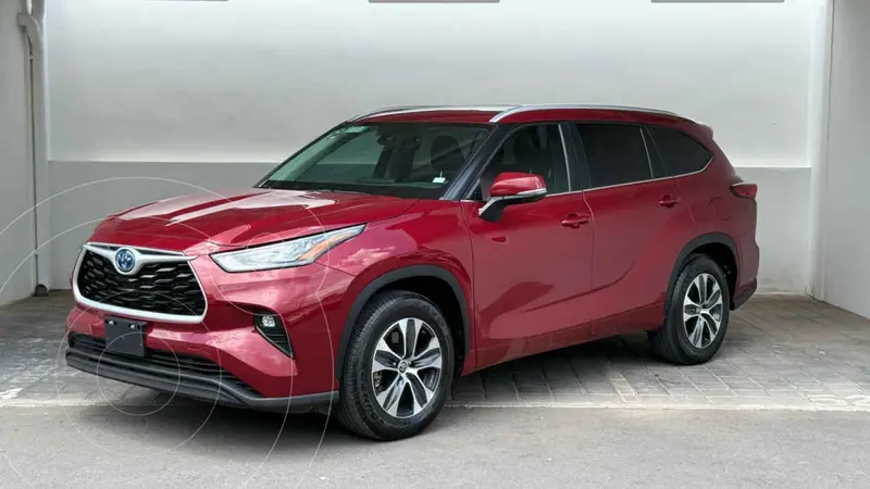 Foto Toyota Highlander XLE usado (2023) color Rojo financiado en mensualidades(enganche $162,800 mensualidades desde $16,060)