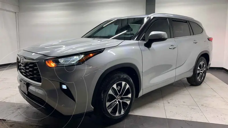 Foto Toyota Highlander XLE usado (2022) color Plata precio $635,000