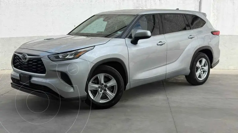 Foto Toyota Highlander LE usado (2022) color Plata financiado en mensualidades(enganche $136,180 mensualidades desde $13,434)