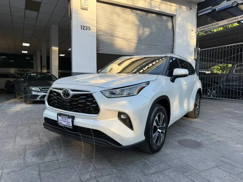 Foto Toyota Highlander XLE usado (2022) color Blanco precio $649,000