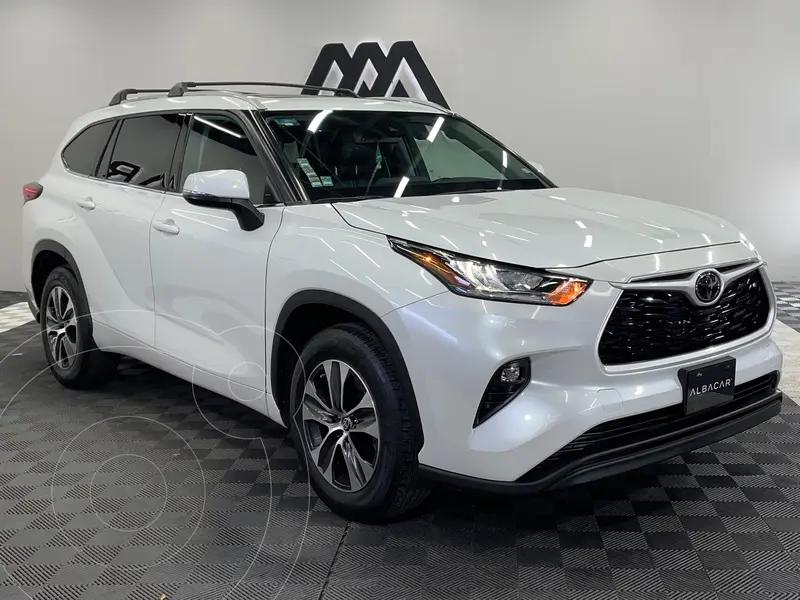 Foto Toyota Highlander XLE usado (2022) color Blanco precio $639,999