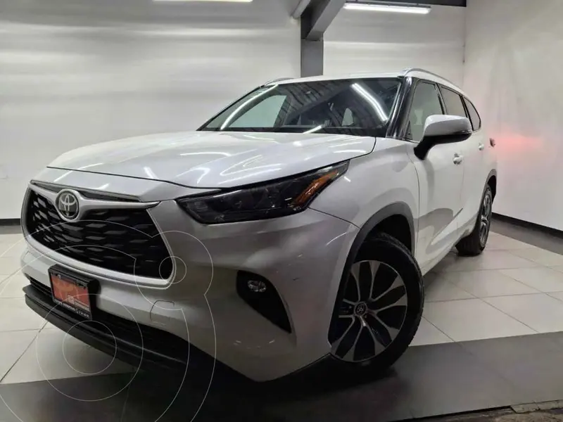 Foto Toyota Highlander XLE usado (2021) color Blanco financiado en mensualidades(enganche $107,800 mensualidades desde $10,634)