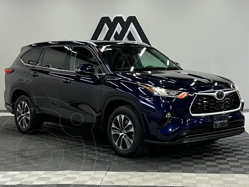 Foto Toyota Highlander XLE usado (2022) color Azul precio $596,999