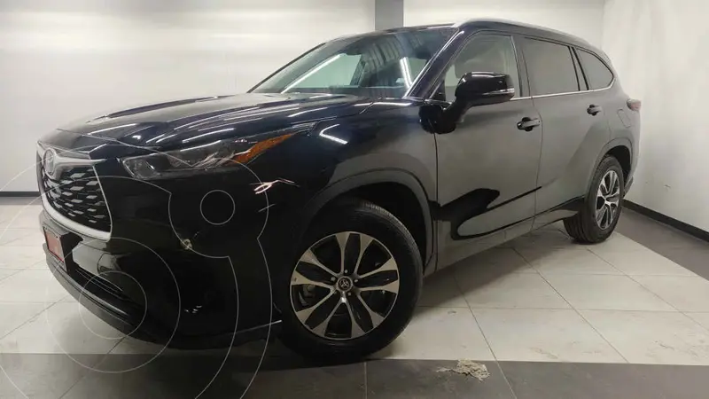 Foto Toyota Highlander XLE usado (2024) color Negro precio $881,156