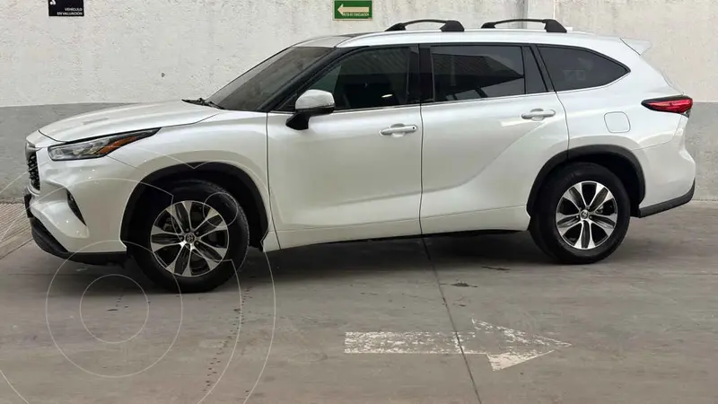 Foto Toyota Highlander XLE usado (2022) color Blanco precio $709,000