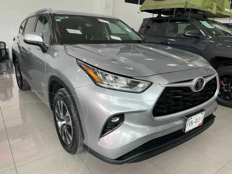 Foto Toyota Highlander XLE usado (2022) color Plata financiado en mensualidades(enganche $182,750 mensualidades desde $15,431)