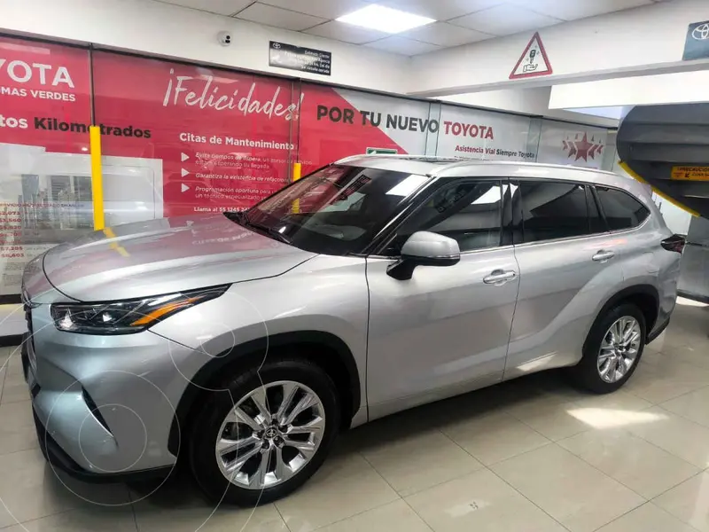 Foto Toyota Highlander Limited BR usado (2024) color Plata financiado en mensualidades(enganche $193,600 mensualidades desde $19,098)