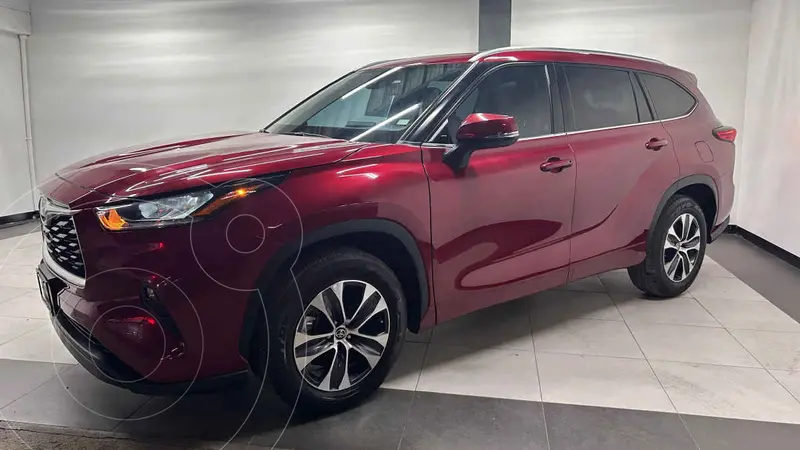 Foto Toyota Highlander XLE usado (2021) color Rojo financiado en mensualidades(enganche $130,900 mensualidades desde $12,913)