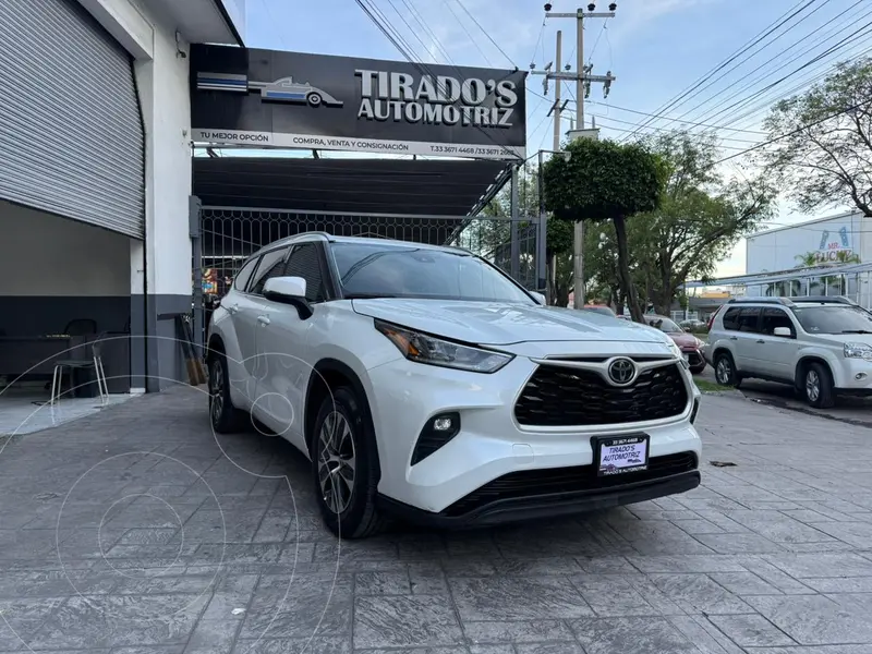 Foto Toyota Highlander XLE usado (2022) color Blanco precio $649,000