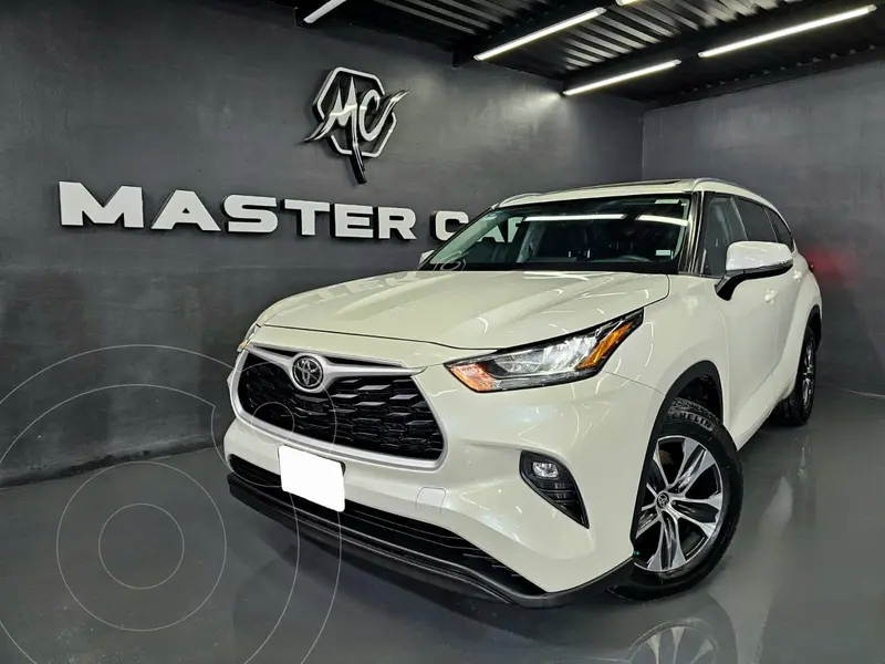Foto Toyota Highlander XLE usado (2021) color Blanco precio $568,000