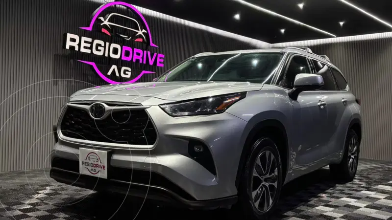 Foto Toyota Highlander XLE usado (2022) color Gris Metalico precio $649,900