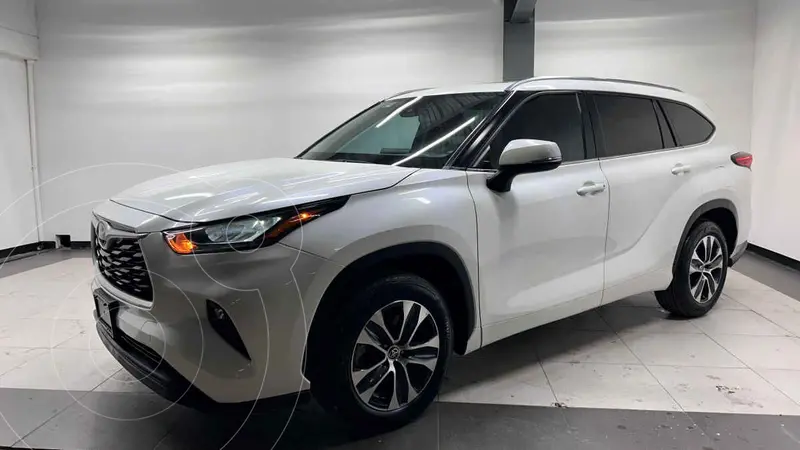 Foto Toyota Highlander XLE usado (2021) color Blanco financiado en mensualidades(enganche $129,800 mensualidades desde $12,805)