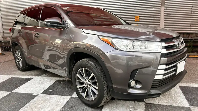 Foto Toyota Highlander XLE usado (2017) color Gris precio $370,000