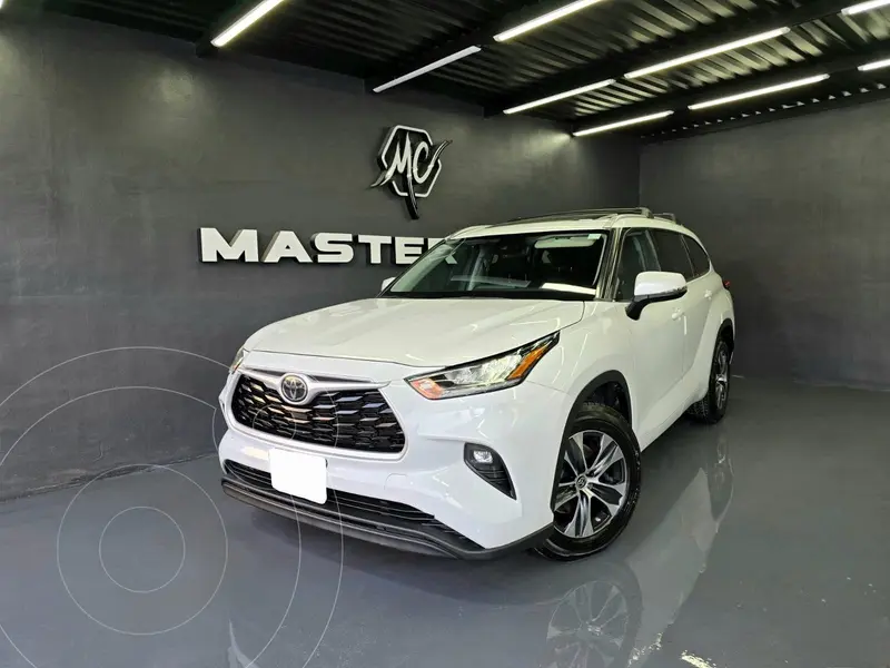 Foto Toyota Highlander XLE usado (2022) color Blanco precio $655,000