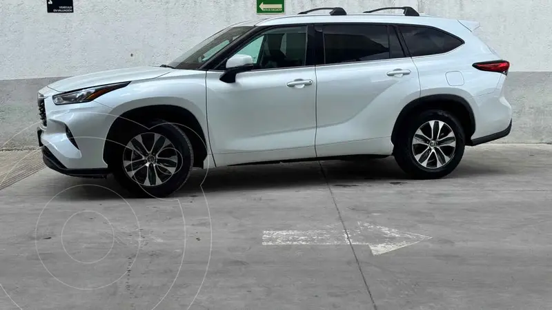 Foto Toyota Highlander XLE usado (2022) color Blanco precio $659,000
