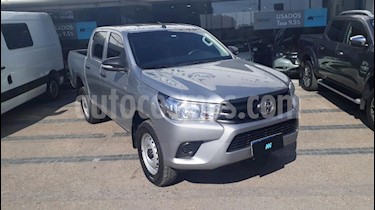 foto Toyota Hilux 2.4 4x2 DX TDi SC usado (2016) color Gris Claro precio $950.000