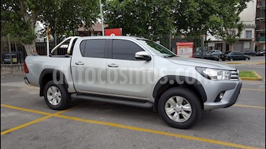 foto Toyota Hilux 2.8 4x2 SRV Pack TDi DC usado (2016) color Plata Metálico precio u$s35.000