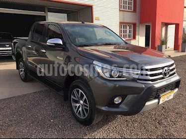 foto Toyota Hilux 2.8 4x4 SRX TDi DC Aut usado (2016) color Gris Oscuro precio $1.600.000