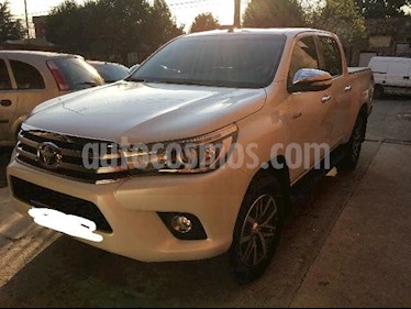 foto Toyota Hilux 2.8 4x4 SRX TDi DC usado (2017) color Blanco precio $1.500.000