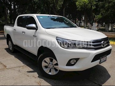 foto Toyota Hilux 4P DOBLE CAB TD TA A/AC PIEL F.NIEBLA RA-17 4X4 usado (2018) color Blanco precio $480,000