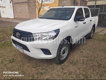 Toyota Hilux 2.4 4x2 DX TDi DC usado (2017) color Blanco precio $1.850.000