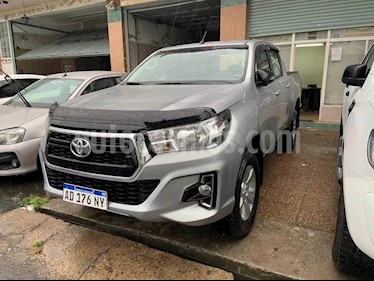 Toyota Hilux 2.4 4x2 SR TDi DC usado (2018) color Plata Metalico precio $1.790.000