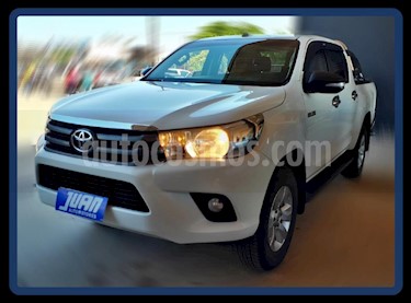 foto Toyota Hilux 2.4 4x2 SR TDi DC usado (2017) color Blanco precio $1.500.000