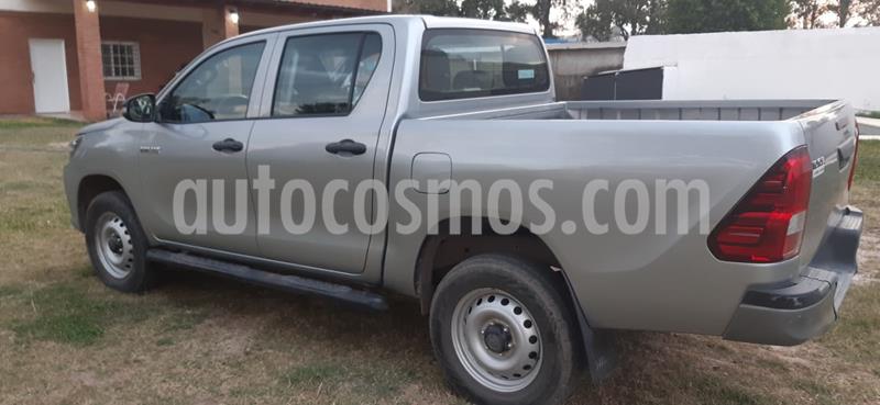 foto Toyota Hilux 2.4 4x2 DX TDi DC usado (2017) color Gris precio $1.700.000