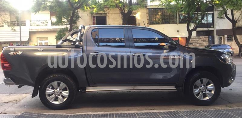 foto Toyota Hilux 2.8 4x4 SR TDi DC usado (2017) color Gris Oscuro precio $2.500.000