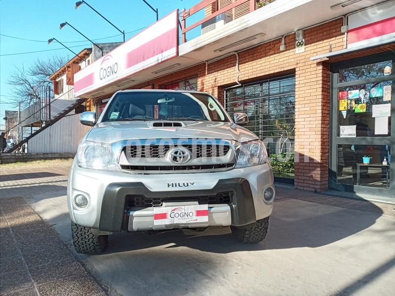 Toyota Hilux 3.0 4x2 SRV TDi DC usado (2010) color Gris Claro precio $1.111.111
