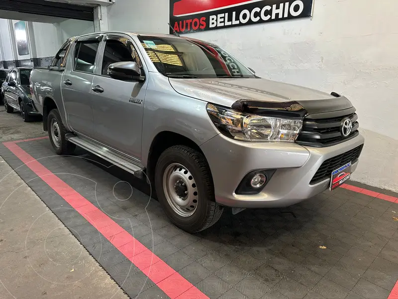 Foto Toyota Hilux 2.4 4x2 DX TDi DC usado (2021) color Gris precio $10.500.000