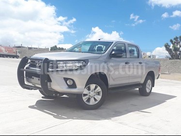 foto Toyota Hilux Cabina Doble SR usado (2018) color Plata precio $348,000