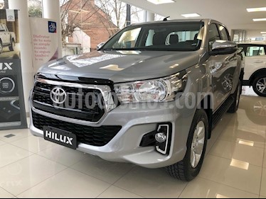 foto Toyota Hilux Doble Cabina Pick-up 4x2 L4,2.4,8v A 1 3 usado (2018) color Bronce precio BoF45.000.000