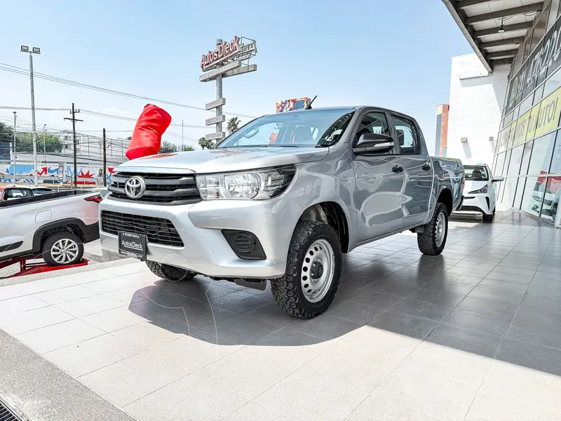 Foto Toyota Hilux Cabina Doble Base usado (2017) color plateado precio $350,000
