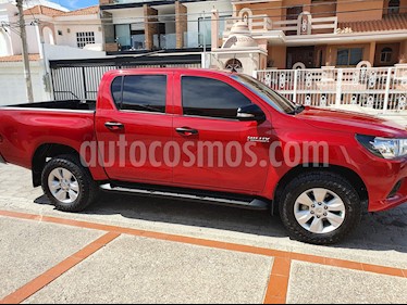 foto Toyota Hilux Cabina Doble SR usado (2017) color Rojo precio $300,000