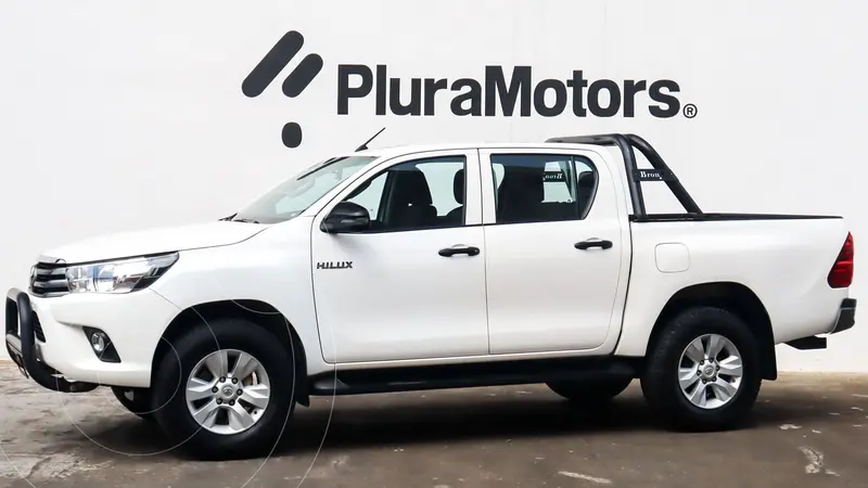 Foto Toyota Hilux Cabina Doble Base usado (2020) color Blanco precio $399,000